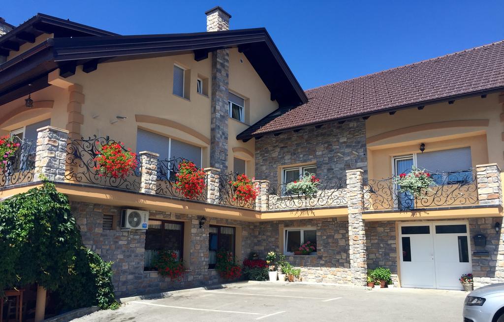 Hotel Samarin Crnomelj Bagian luar foto