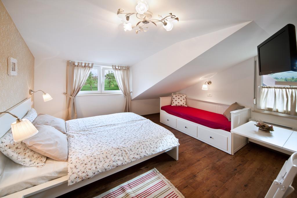 Hotel Samarin Crnomelj Bagian luar foto