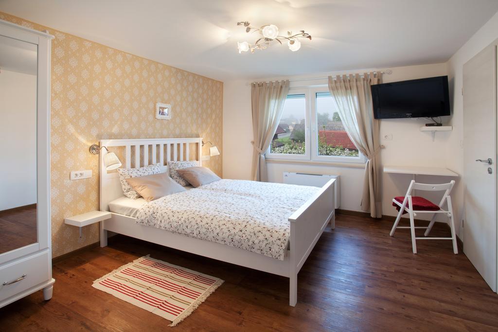 Hotel Samarin Crnomelj Bagian luar foto